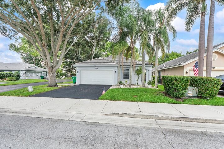 Property Photo:  9161 Lake Park Cir N  FL 33328 