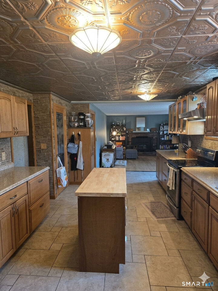 Property Photo:  79 Little Brook Drive  CT 06111 