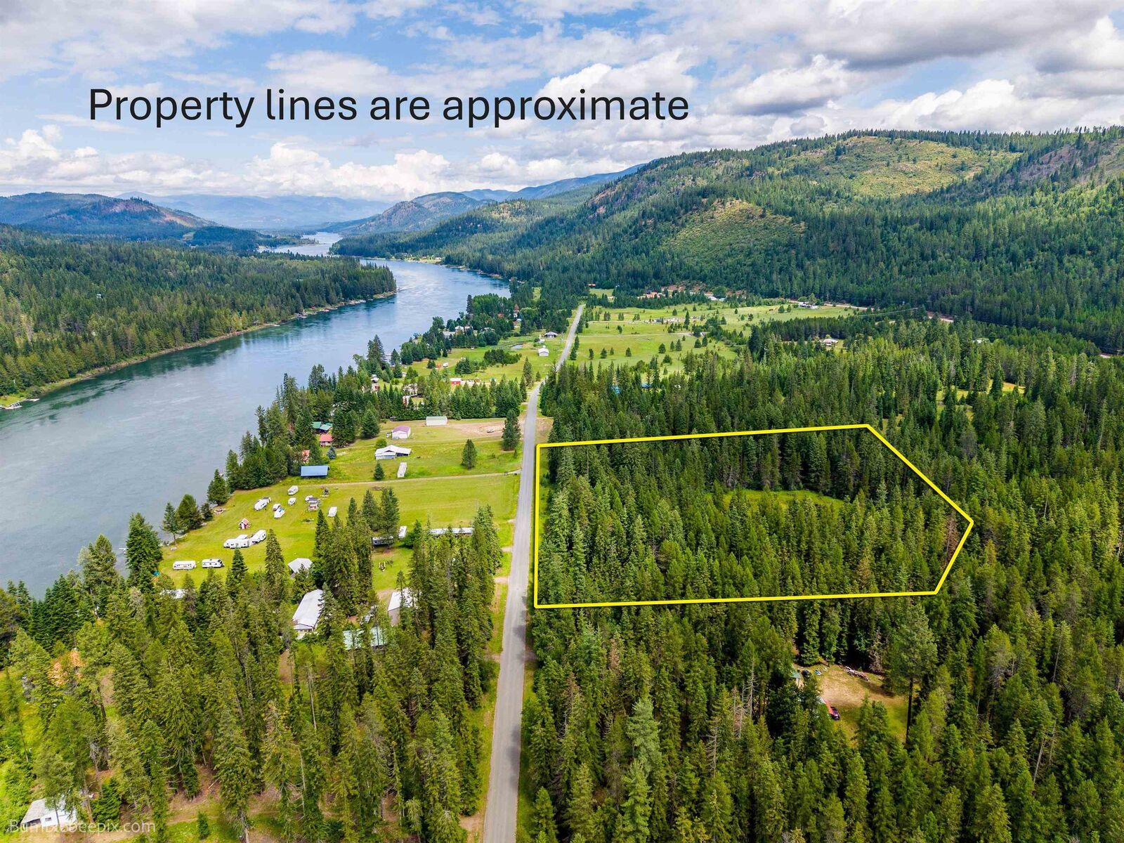 Property Photo:  761 Larch Ln  WA 99119 