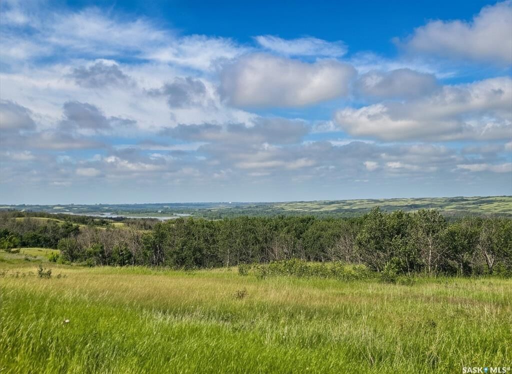 Property Photo:  122 Saskatchewan Heights  SK S0K 2L0 