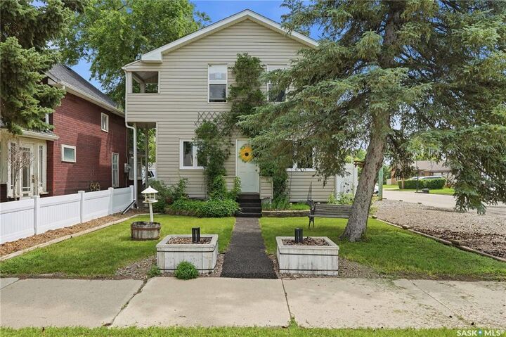 Property Photo: 1001 4th Avenue NE SK S6H 1H9