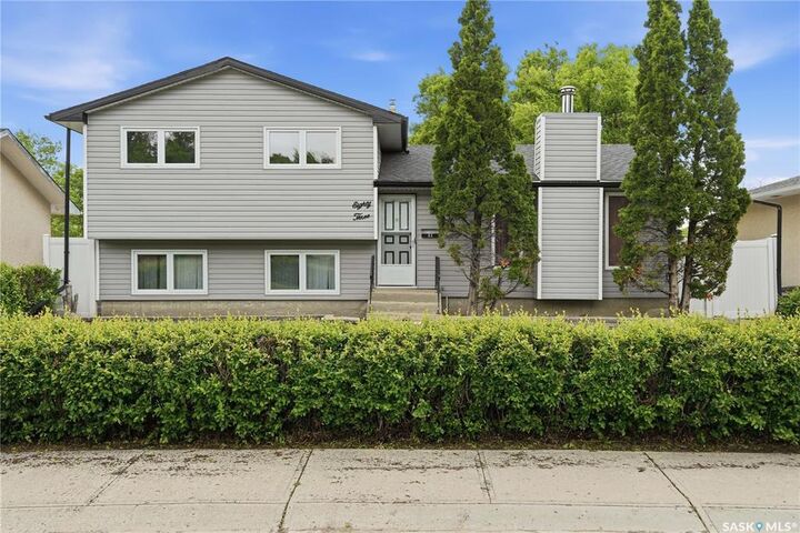 83 Fuhrmann Crescent — photo 1