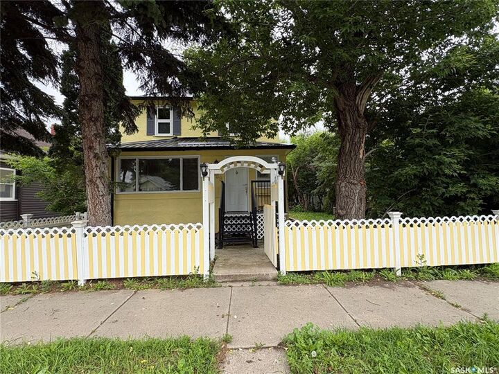 368 4th Avenue E — photo 1