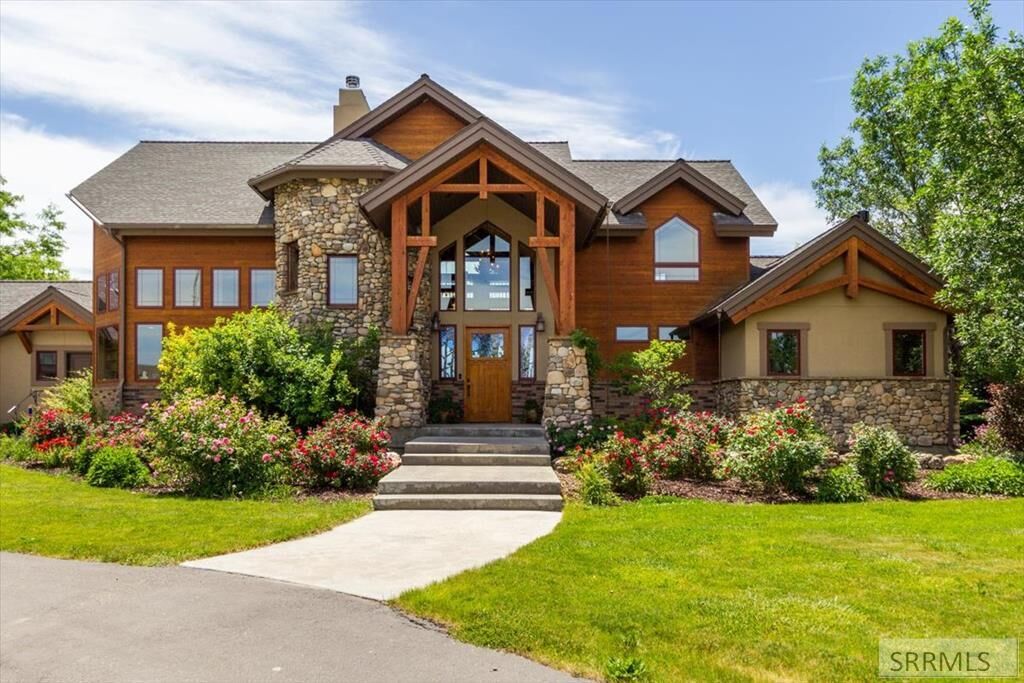 Property Photo:  6122 E Lincoln Road  ID 83401 