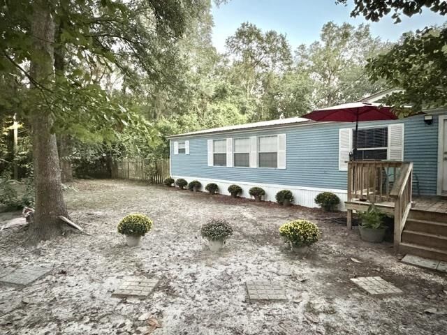 Property Photo: 16985 W Chucks Place FL 32309