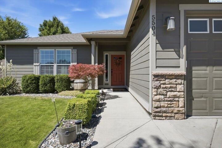 Property Photo:  5504 W 20th Avenue  WA 99338 