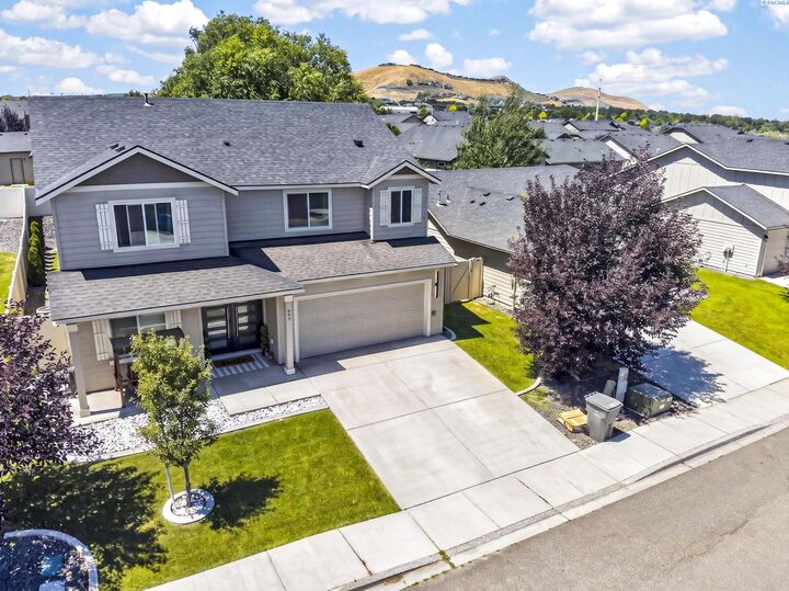 Property Photo:  662 Marysville Way  WA 99352 