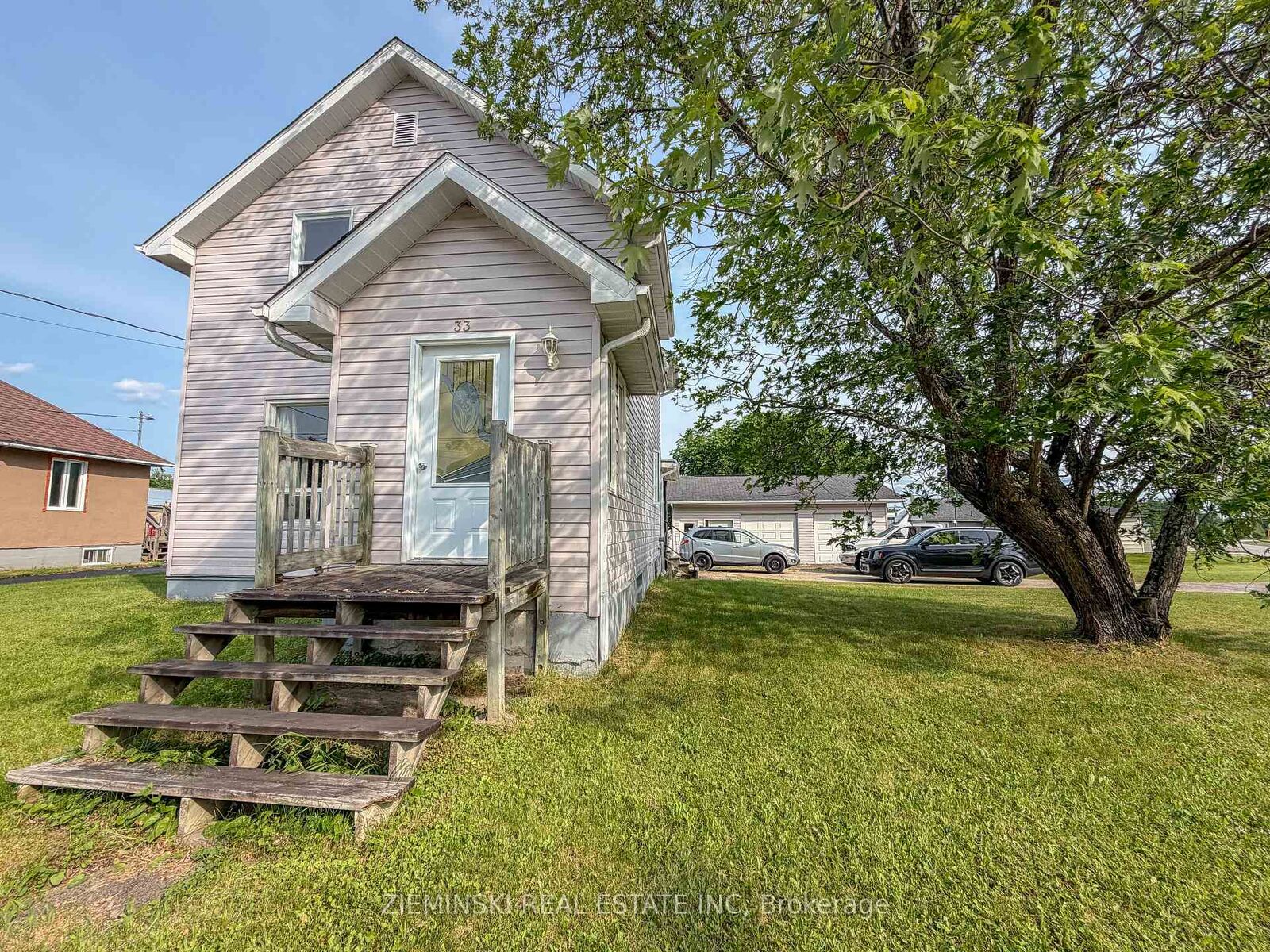 Property Photo:  33 Fifth Street  ON P0L 2B0 