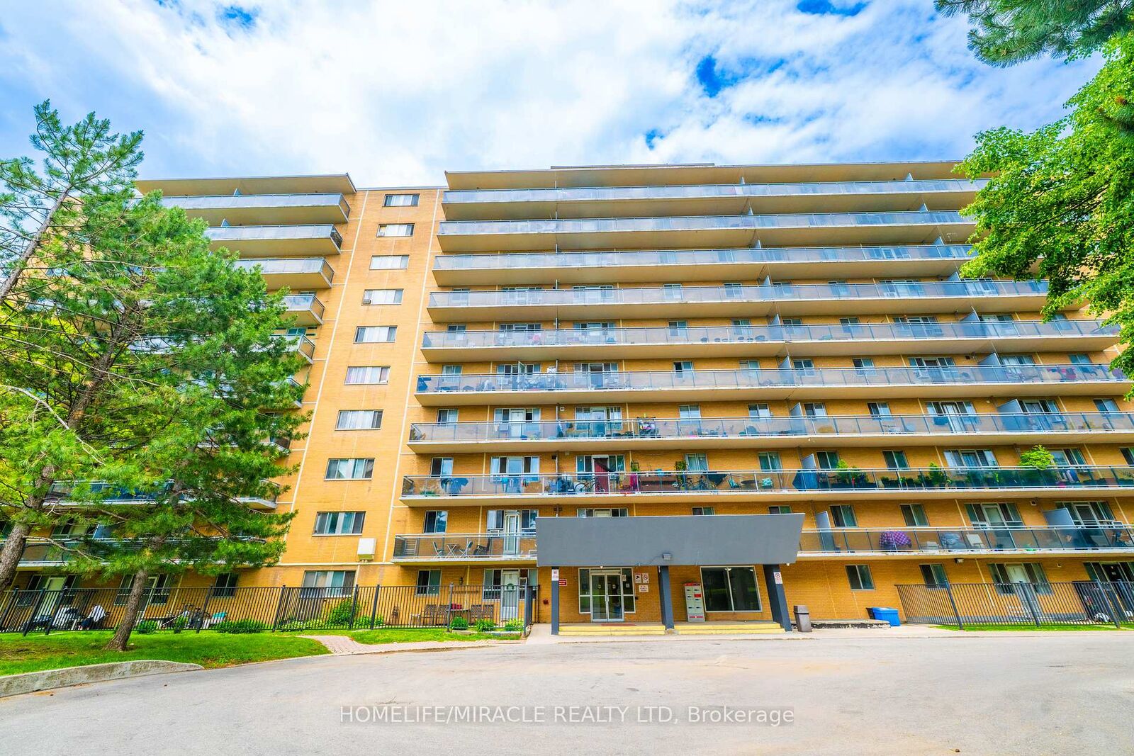 Property Photo: 100 Dundalk Drive 707 ON M1P 4V2
