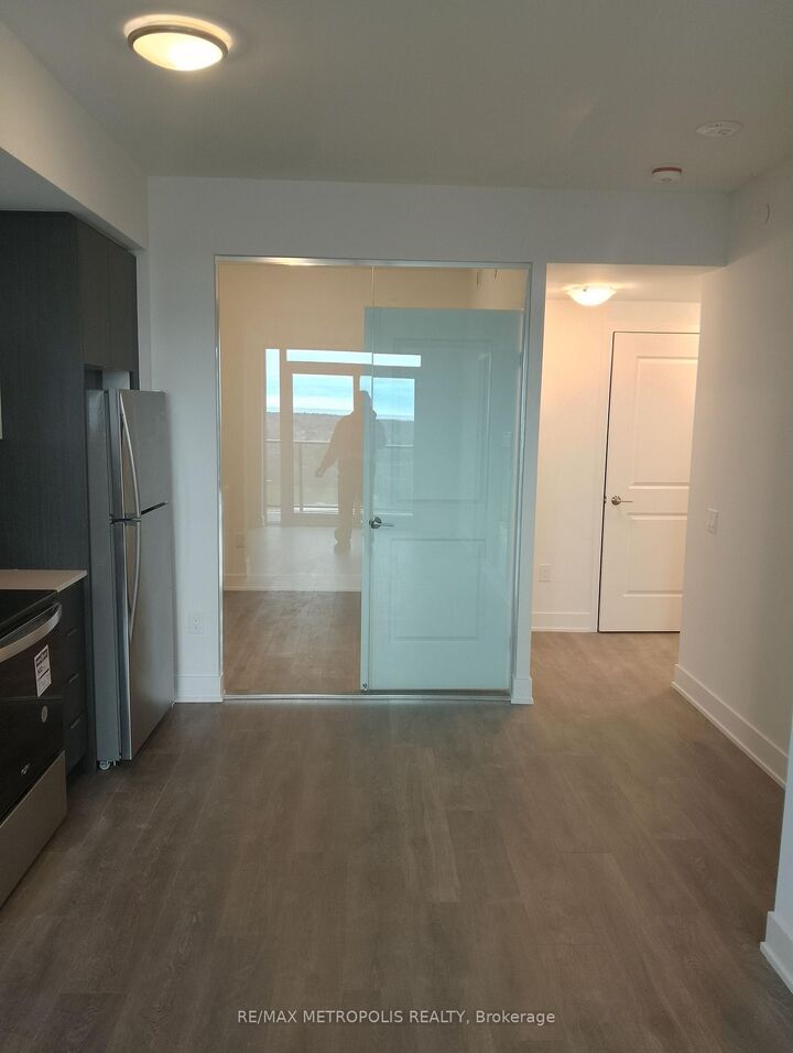 Property Photo: 204 Burnhamthorpe Road E 1110 ON L5A 0B2