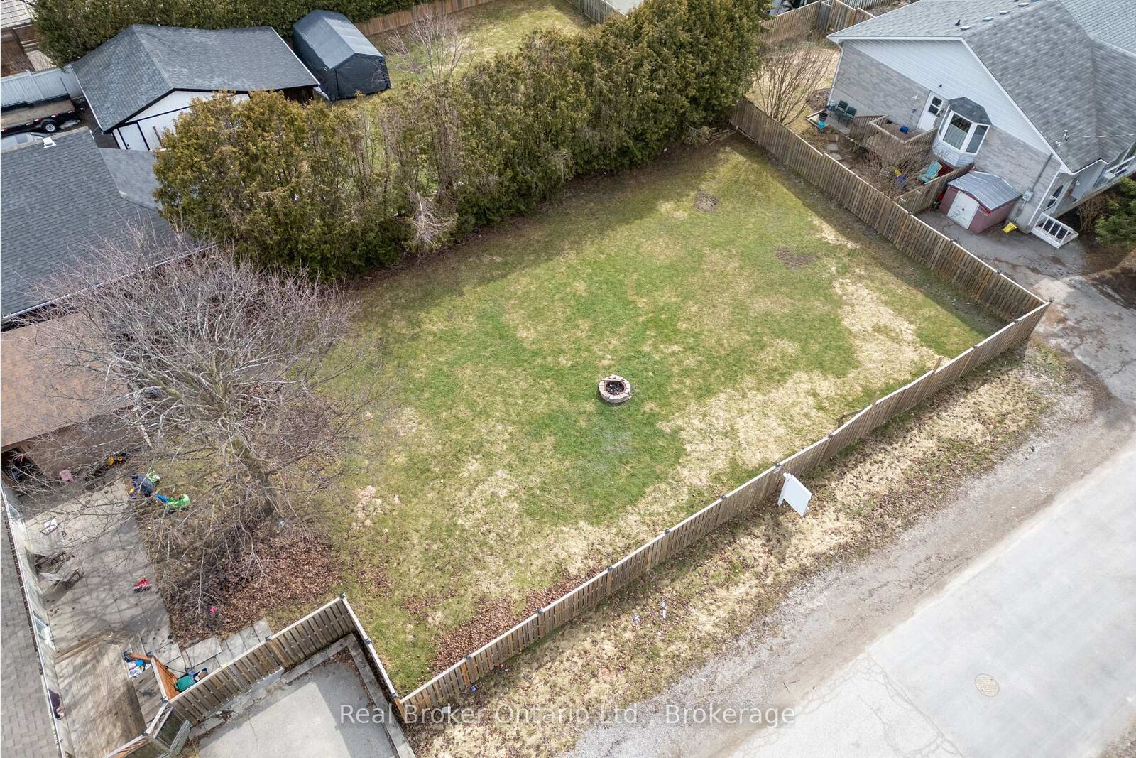 Property Photo:  108 Ontario Street Lot 2 &Amp 3  ON L1C 2T4 