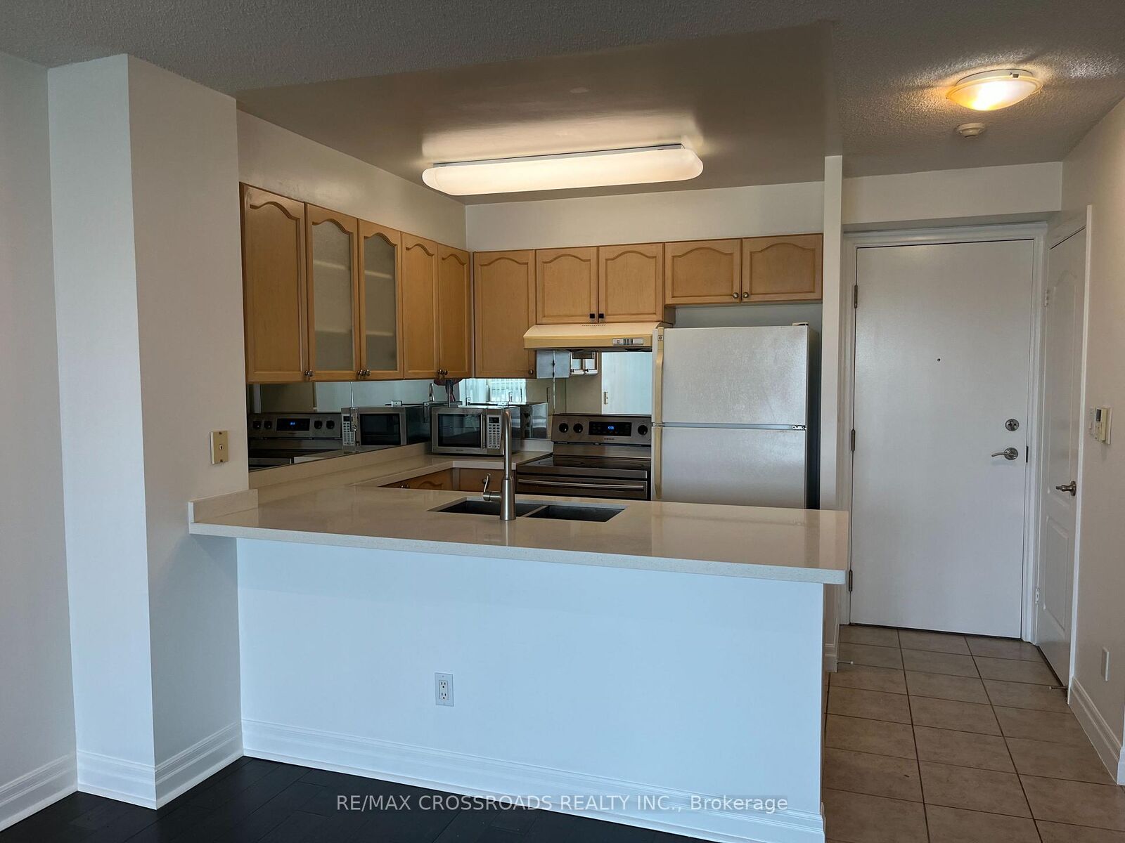 Property Photo: 188 Doris Avenue 817 ON M2N 6Z5