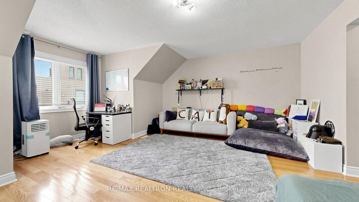 Property Photo: 55 Bristlewood Crescent ON L4J 9K9