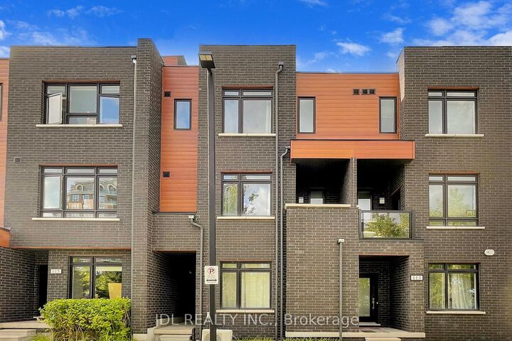 Property Photo: 370 Red Maple Road 112 ON L4C 5T4