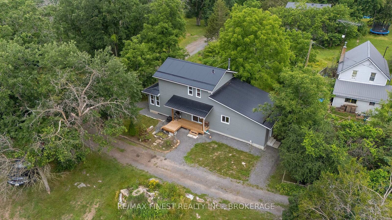Property Photo: 31 Ashe Crescent ON K8N 4Z4