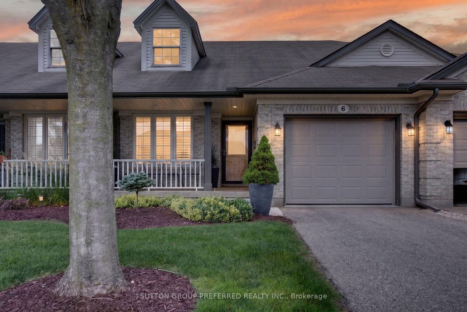 Property Photo: 20 Windemere Place 6 ON N5R 6H6