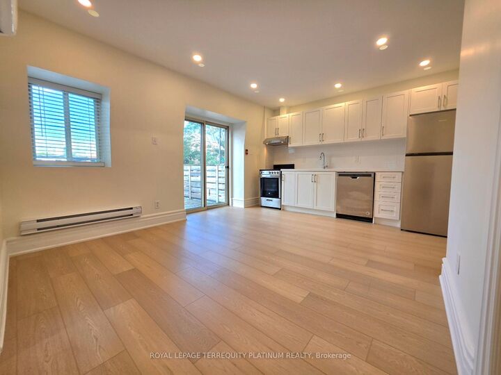 Property Photo: 11 Beaconsfield Avenue 5/ 2nd Floor ON M6J 3J1
