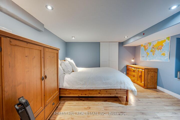 Property Photo: 4 Milgate Place ON L4G 5R2