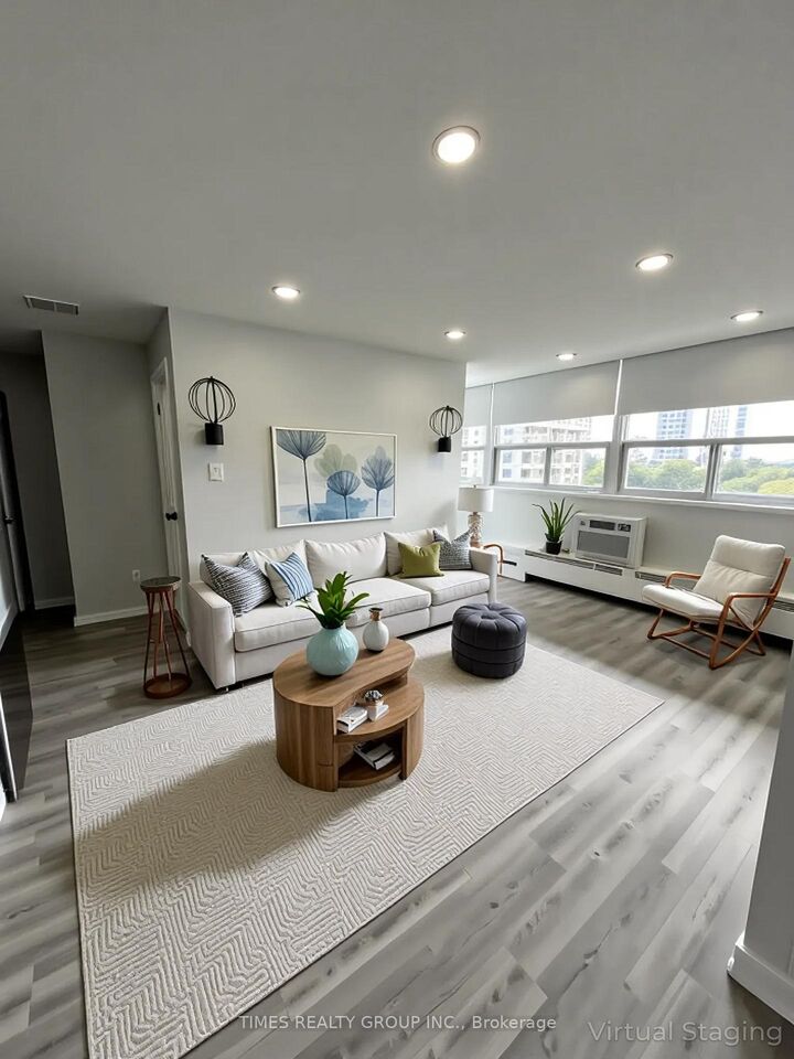 Property Photo:  15 Walmer Road 1008  ON M5R 2X1 