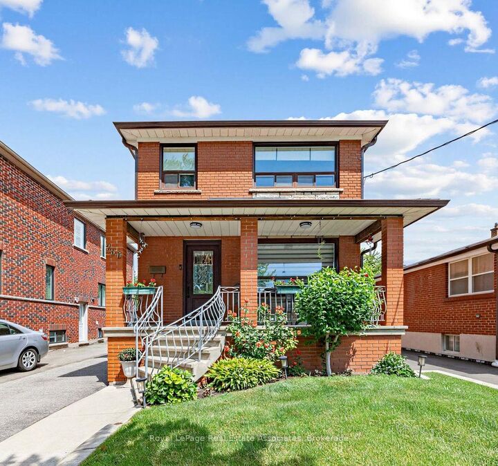 256 John Street — photo 1