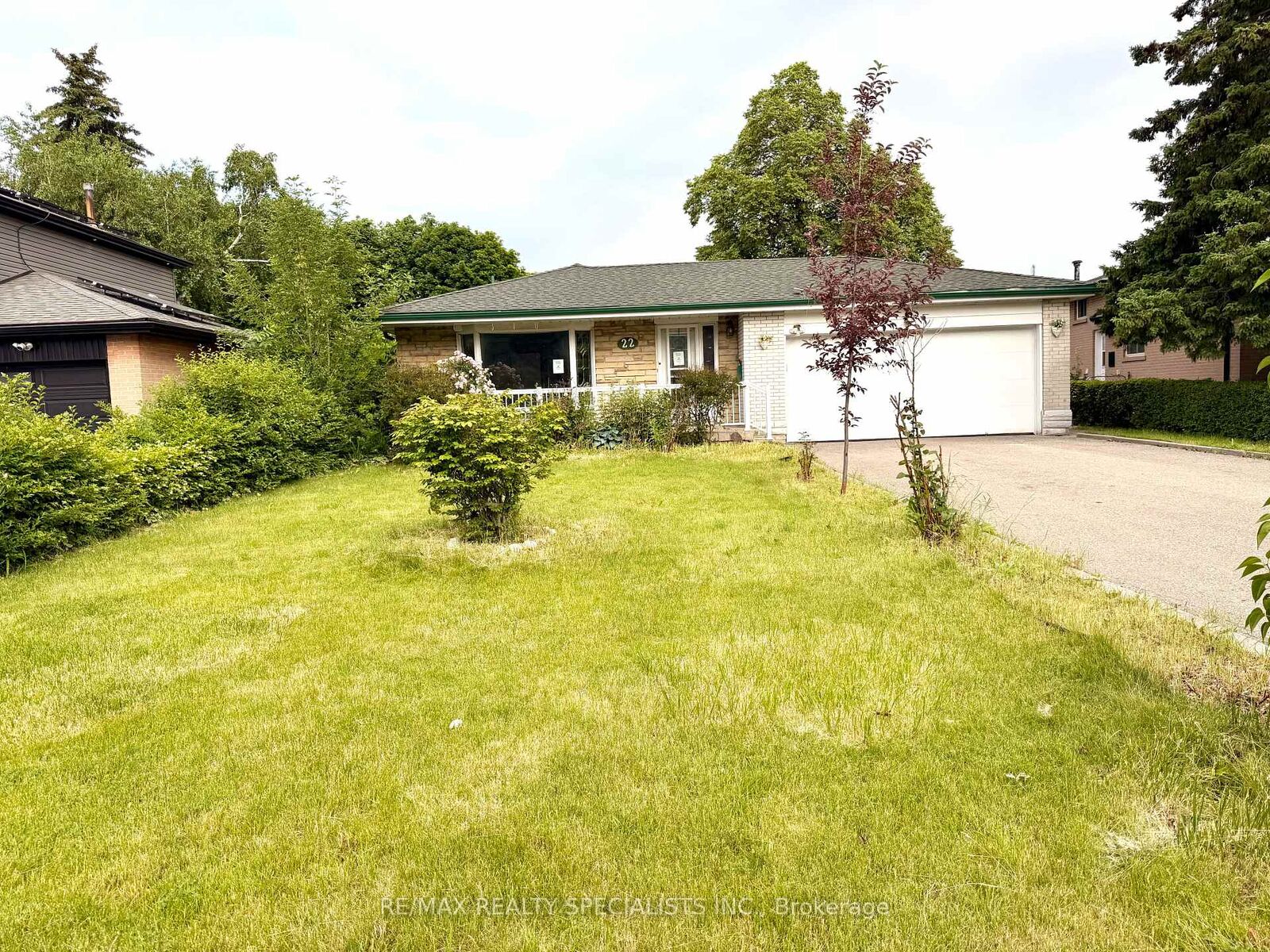 Property Photo: 22 Beechwood Crescent ON L6T 1Y1
