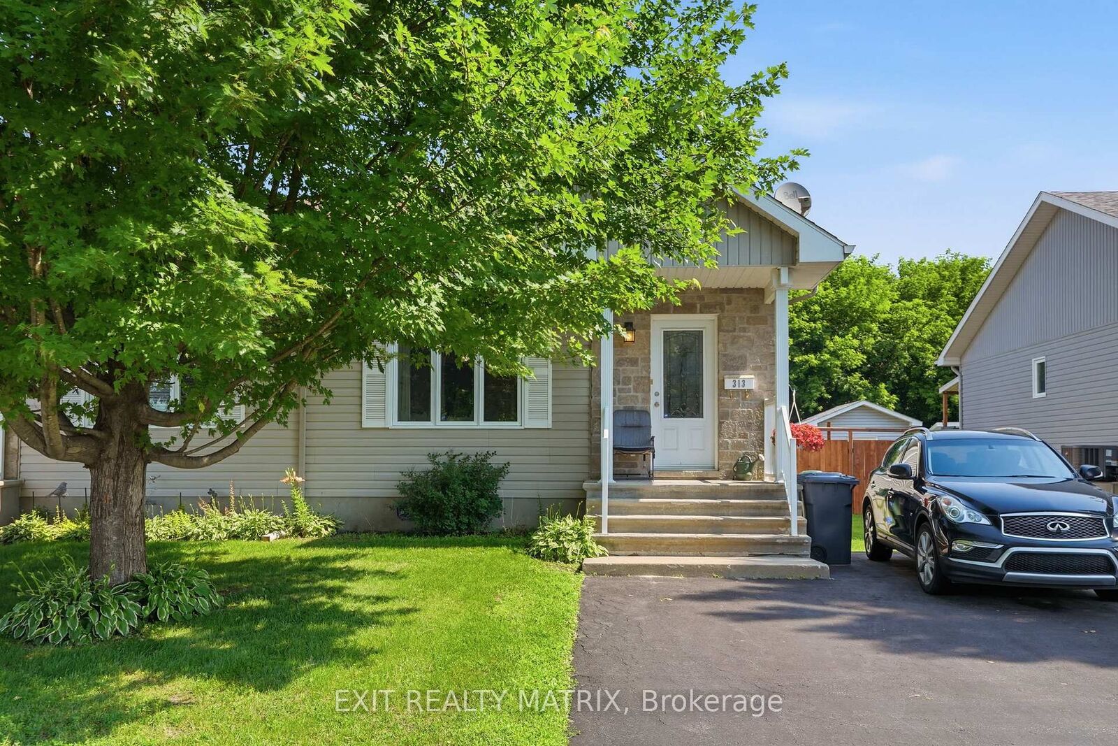 Property Photo:  313 Nelson Street  ON K6A 1M1 