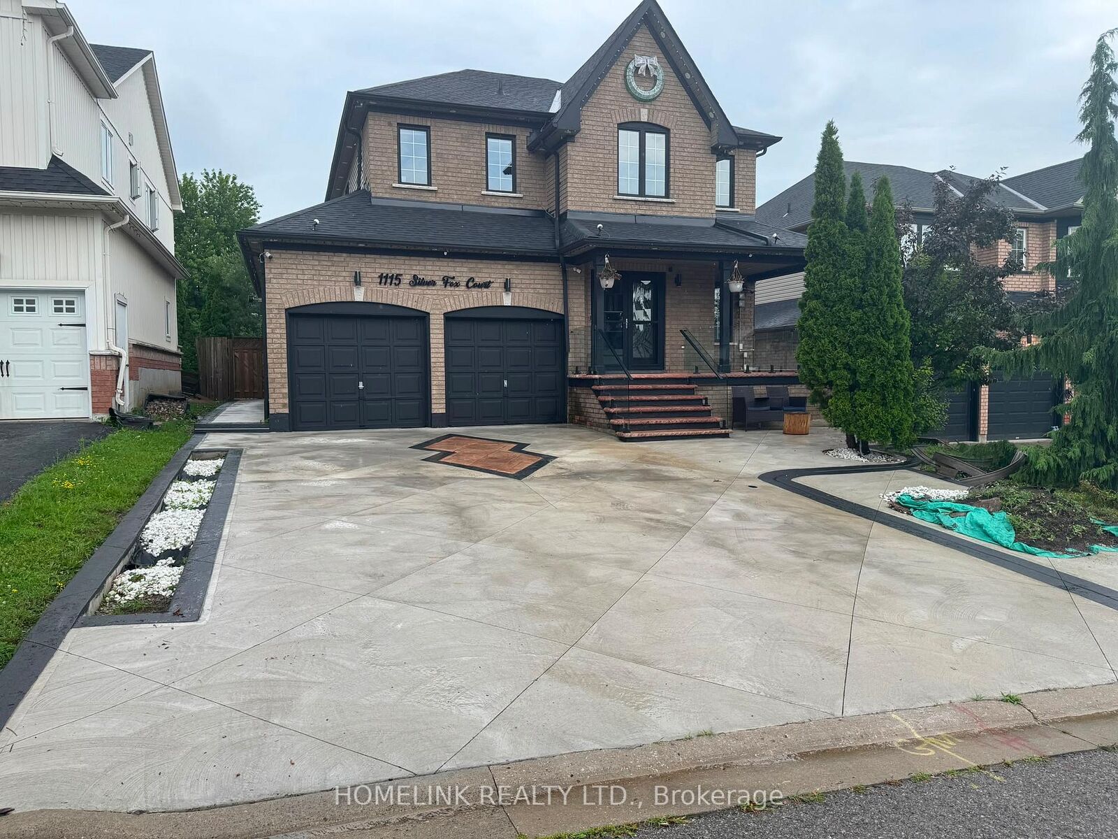 Property Photo:  1115 Silverfox Court  ON L1K 2T9 