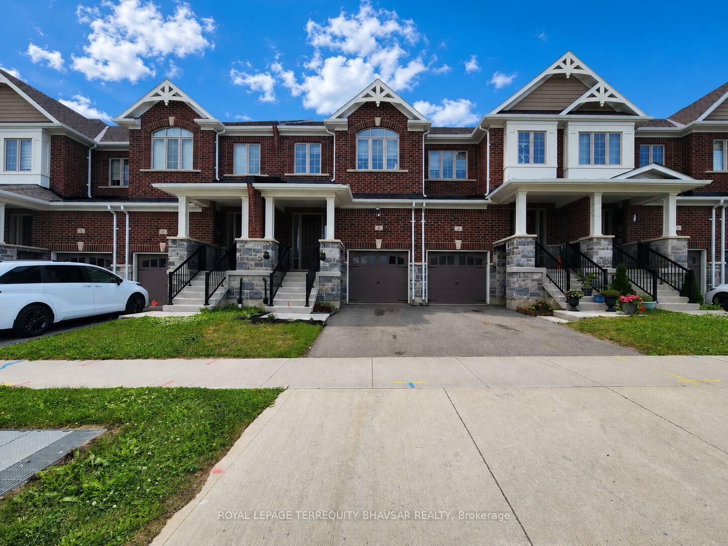 Property Photo: 8 Grassbourne Avenue ON N2R 0R1