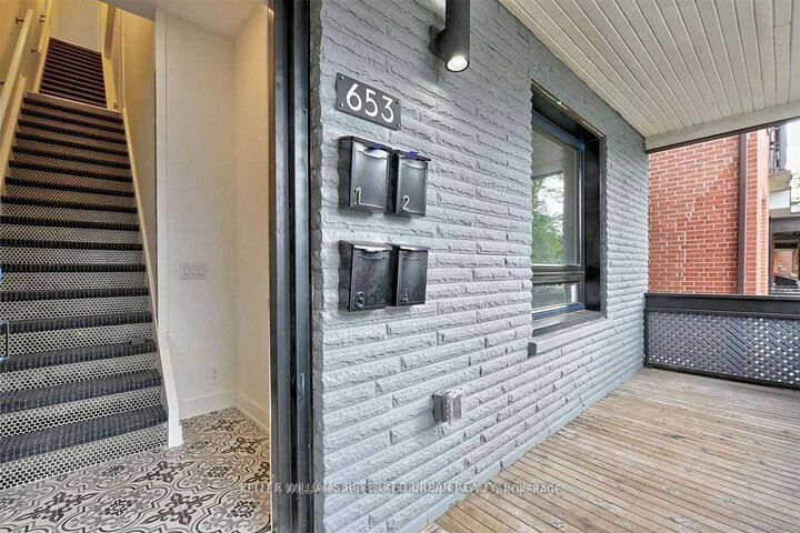 Photo de la propriété:  653 Manning Avenue 4  ON M6G 2W2 