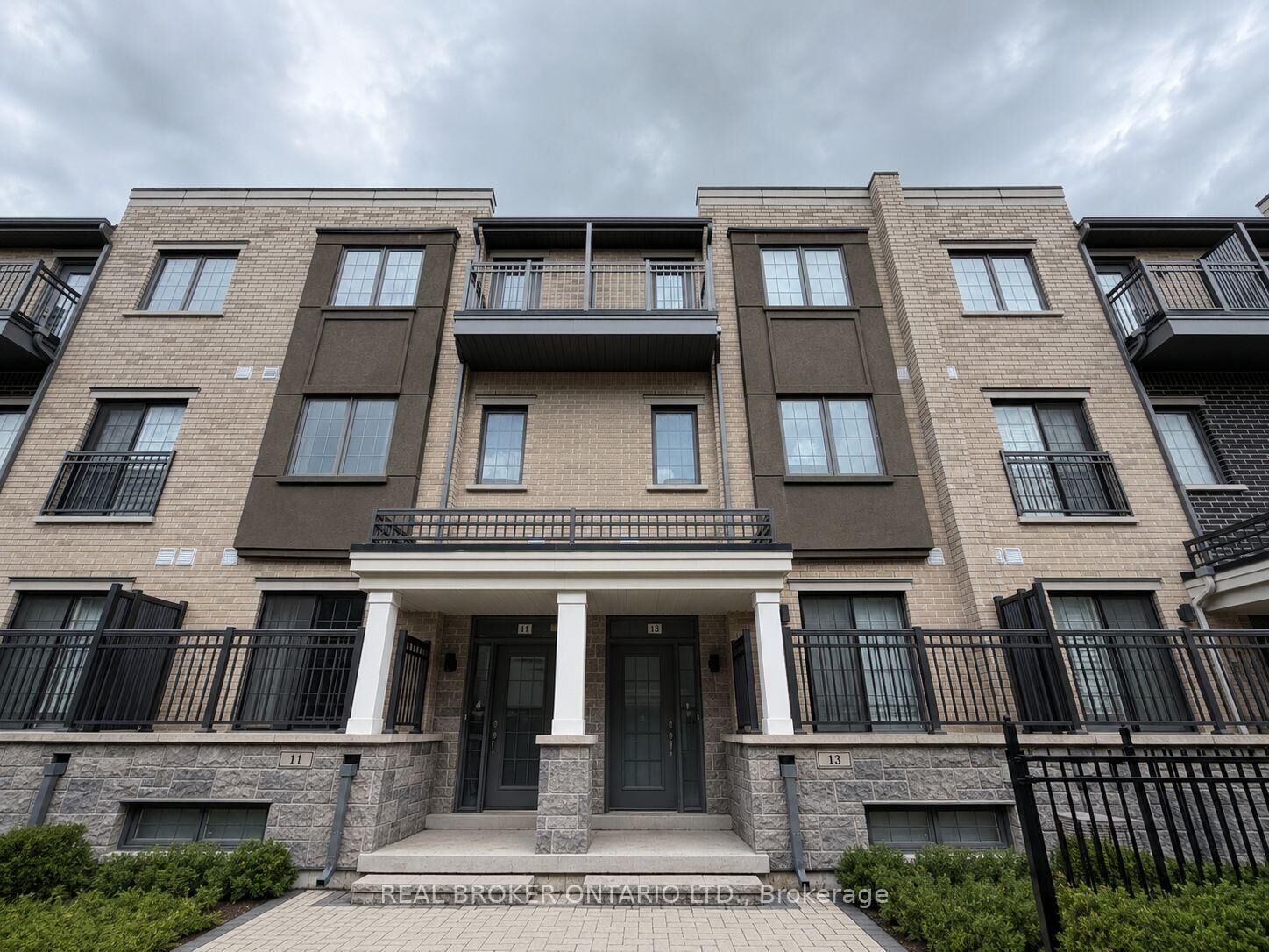 Property Photo:  13 Maybank Lane  ON L4A 2S9 