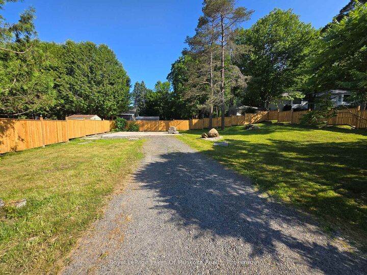 11 Silver Street — photo 1