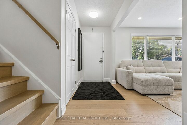 Property Photo: 130 Hudson Crescent ON N2B 2V9