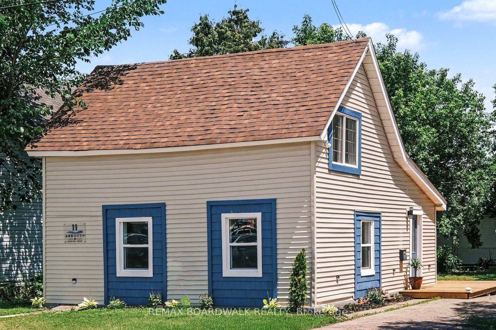 Property Photo:  11 Abbott Street S  ON K7A 4S1 