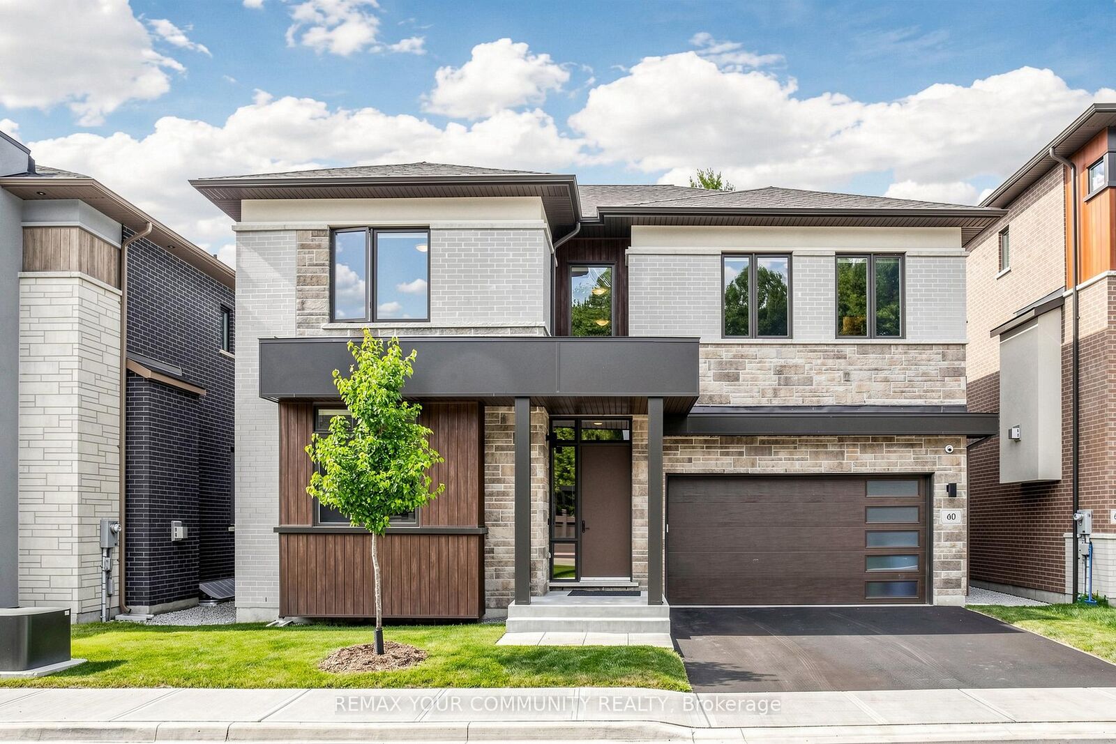 Property Photo: 60 Royal Hill Court ON L4G 3Z7