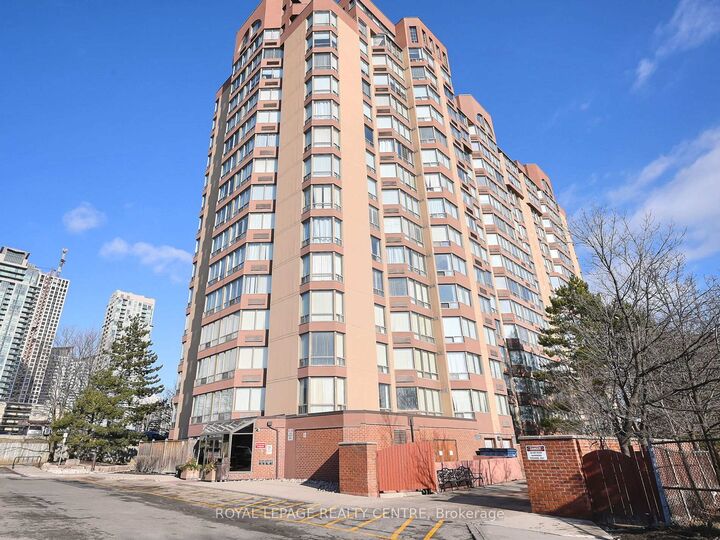 Property Photo: 25 Fairview Road W 807 ON L5B 3Y8