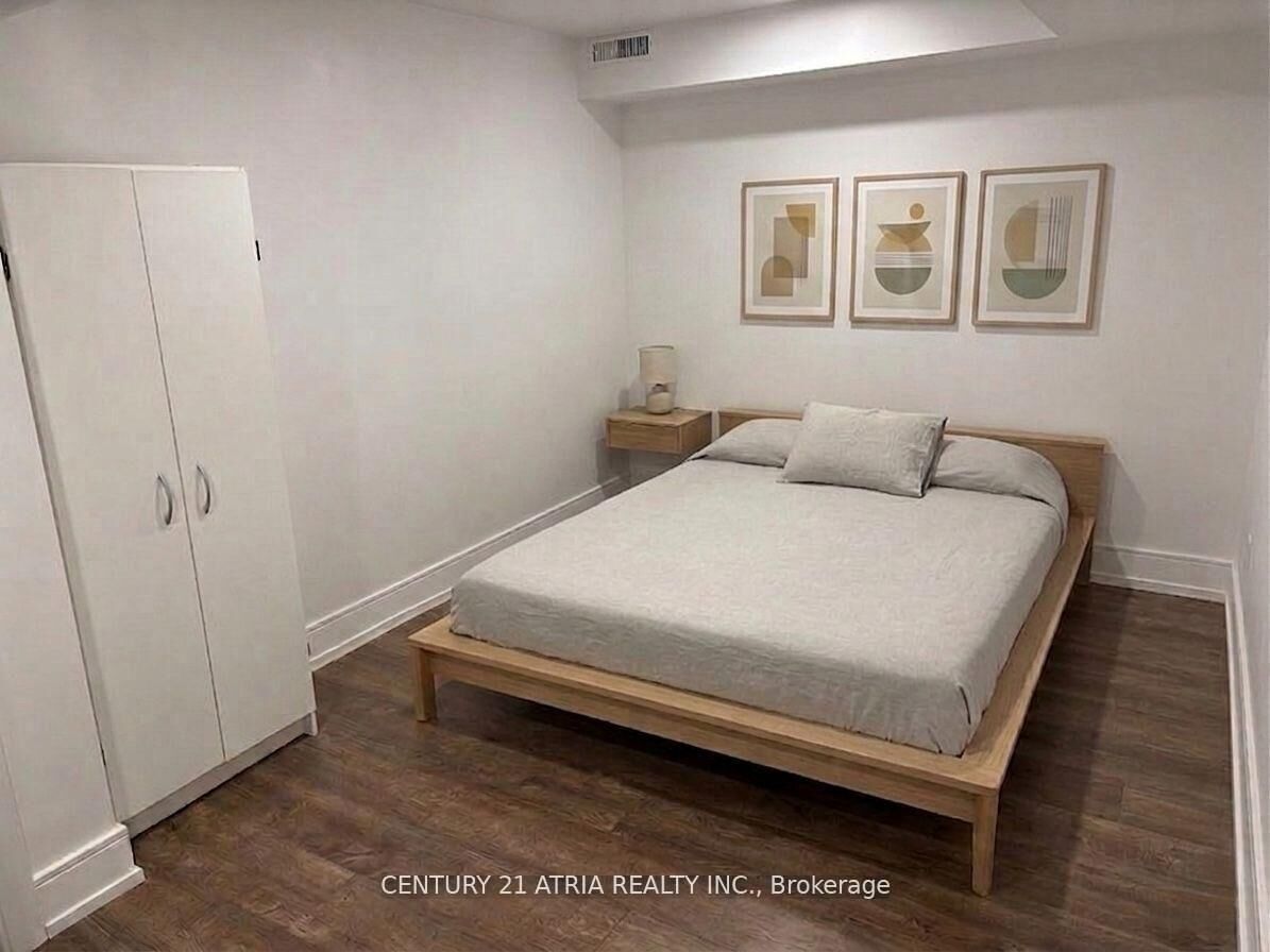 Property Photo:  678 Tretheway Drive E 2  ON M6M 4C4 