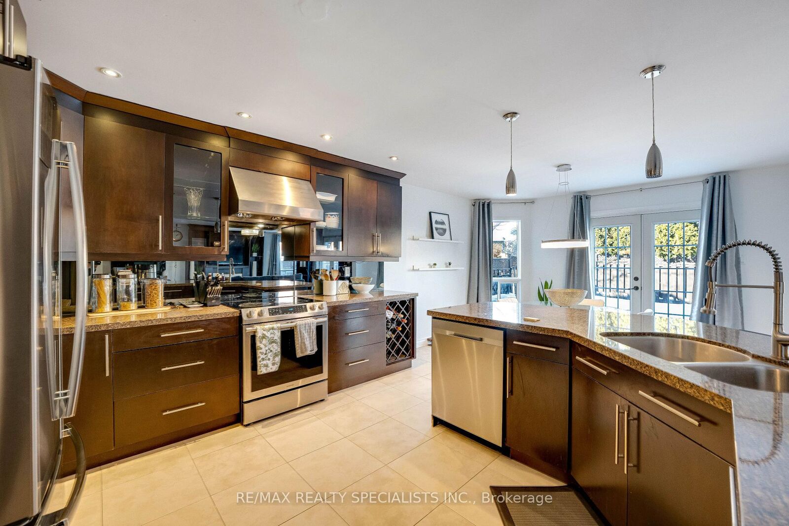 Property Photo: 7 Banington Crescent ON L7A 1G4