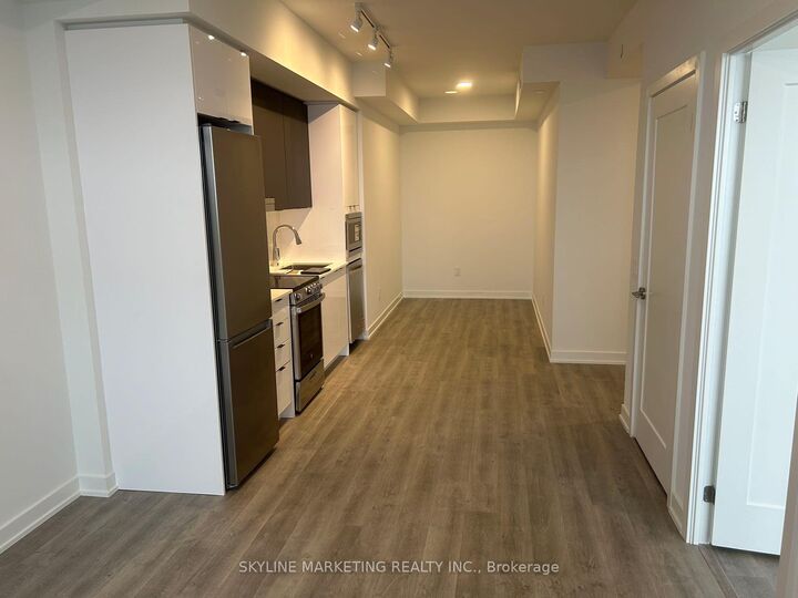 Property Photo:  5105 Hurontario Street 2212  ON L4Z 0C9 