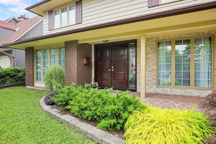 Property Photo: 1712 Playfair Drive ON K1H 5S6