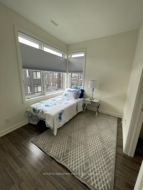 Property Photo: 370B Red Maple Road 67 ON L4C 6P5