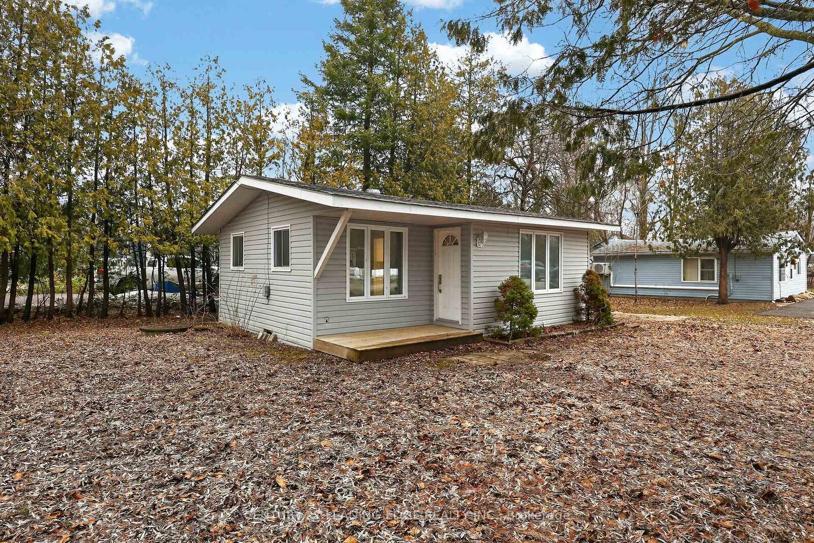 Property Photo: 2073 Kate Avenue ON L9S 1Y3