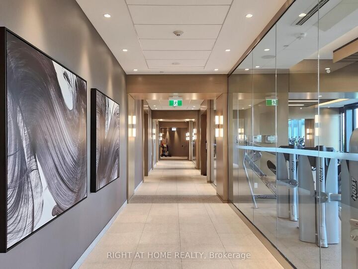 Property Photo:  585 Bloor Street E 3015  ON M4W 0B3 