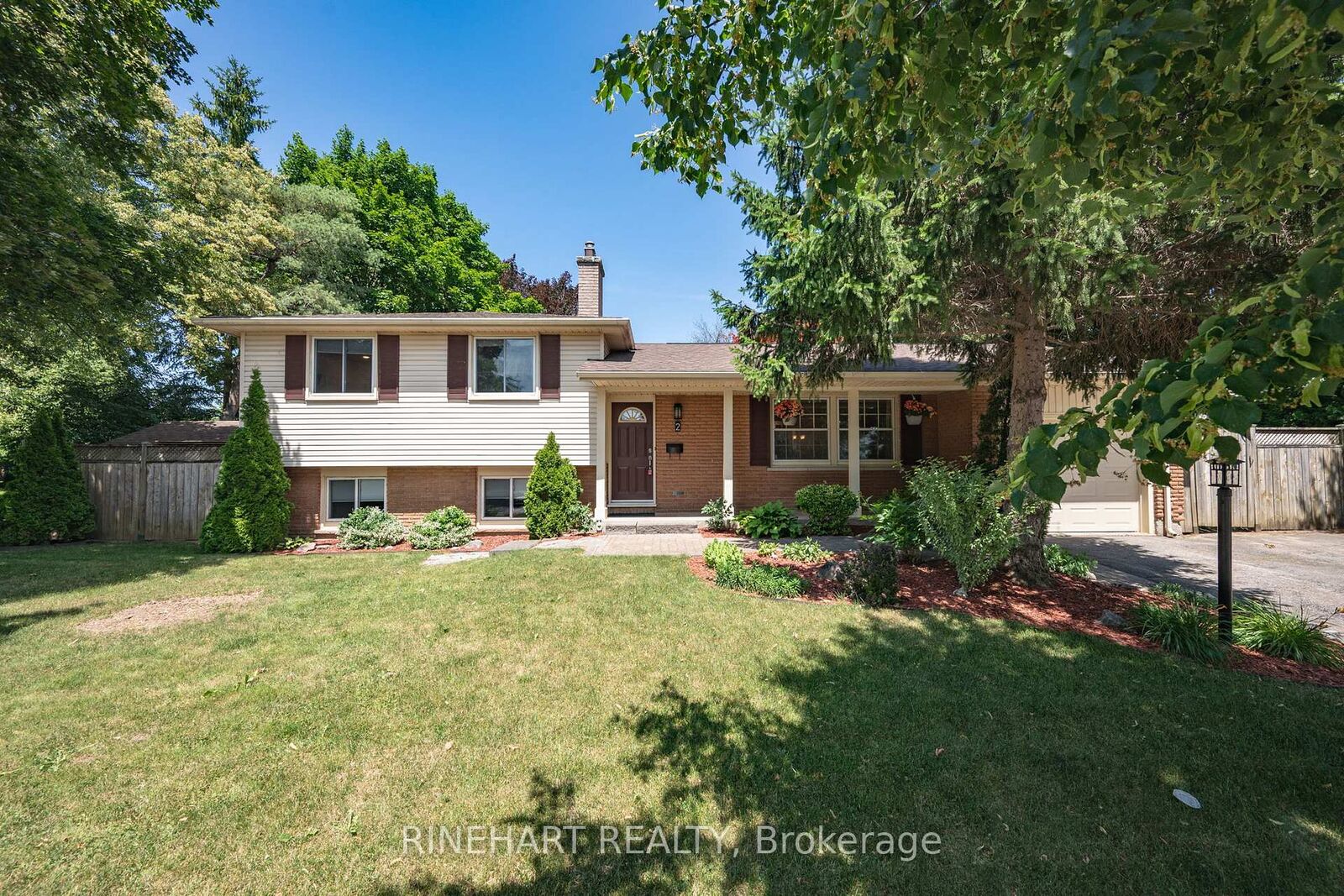 Property Photo: 2 Lloyd Manor Crescent ON N6H 3Z3