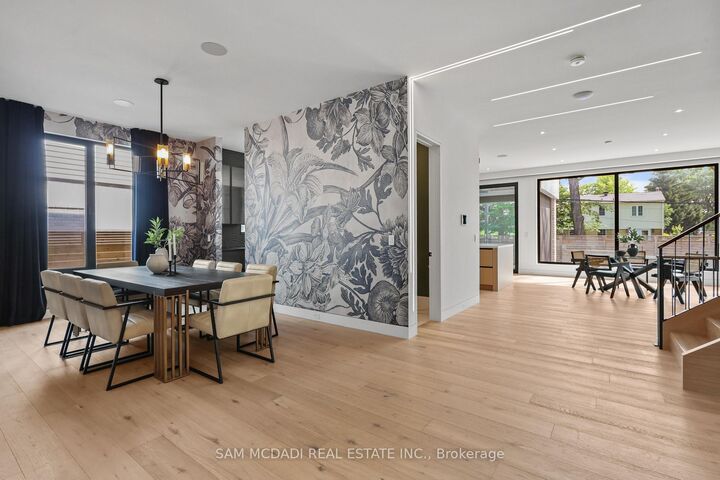 Property Photo: 2186 Harcourt Crescent ON L4Y 1W1