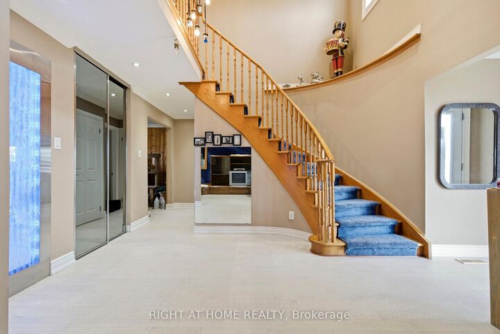 7 Polygon Court — photo 1