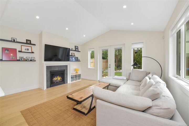 4317 Majestic Dr — photo 1