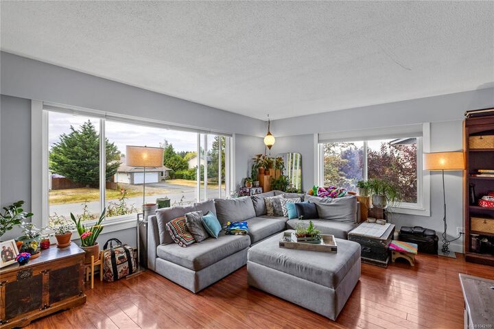 Property Photo: 384 McKillop Dr BC V9P 1L5