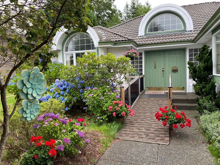 Property Photo: 1991 Fairway Dr BC V9H 1R5