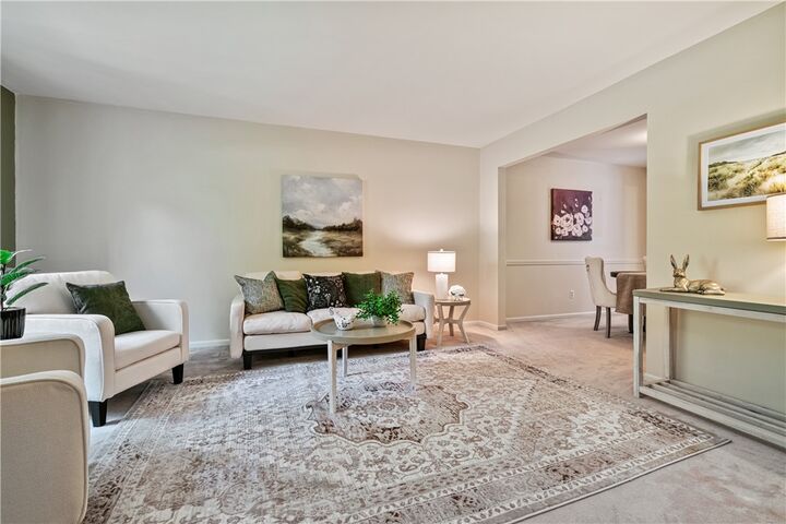 Property Photo: 1818 Foxcroft Ln 805 PA 15101