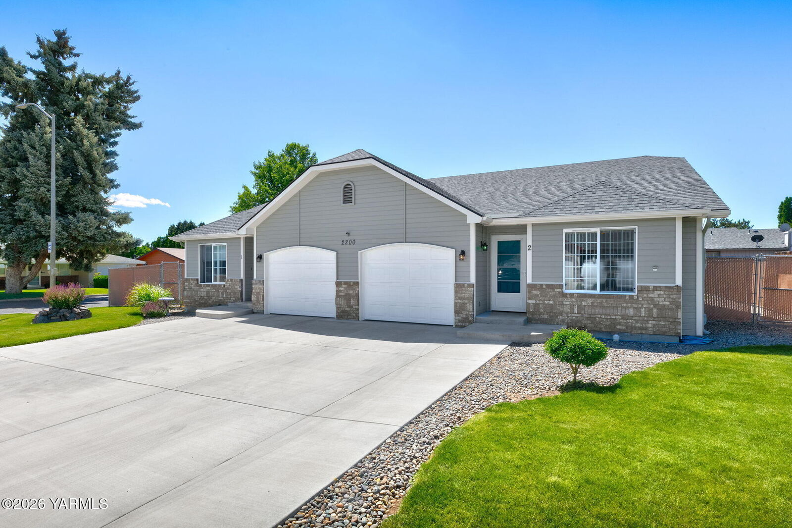 Property Photo:  
